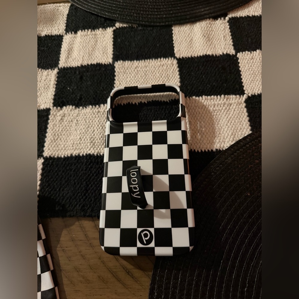 Loopy Case Black and White Checkered